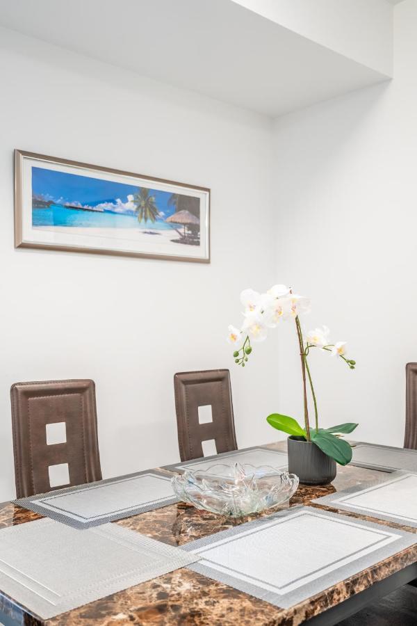 New 2br 2ba Bsm Townhouse By Globalstay Apartment